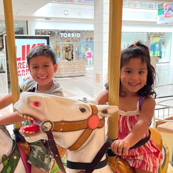 Meet your Posher, Gina - Picture 2 of 3